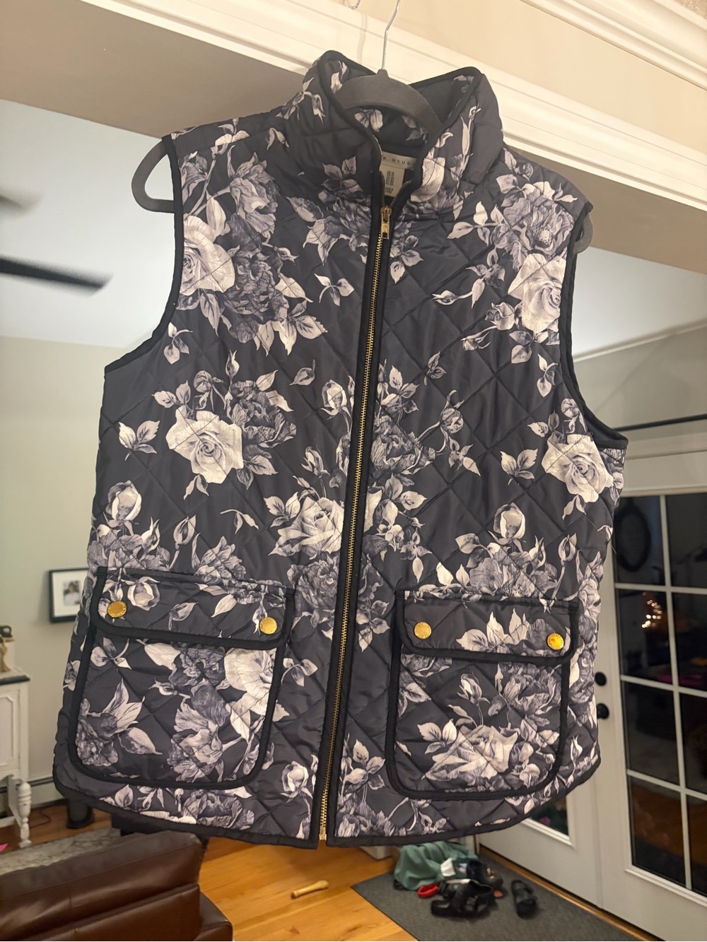 Max Studio Quilted Floral Puffer Vest - Black/White women’s 1X great shape